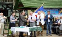 Puchar dla Związku w uznaniu zasług oraz życzenia i gratulacje od W. Klepasa -  V-ce Dyrektora ANR