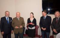 21. Od lewej: Prezes K. Karoń, odnaczony S. Litwin, Dyr. Biura oraz Wiceprezesi ZPRyb